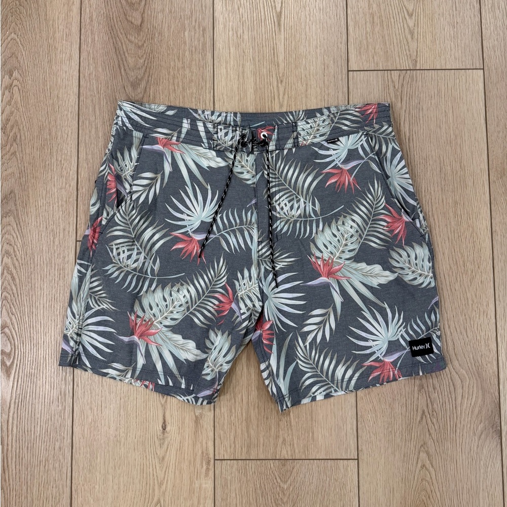 Hurley Men’s 17’ board shorts
